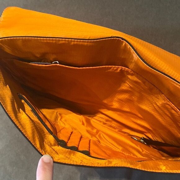 Pantone Universe Unisex Shoulder Crossbody Messenger Bag CaviarJetPeppercorn NWT - Picture 10 of 12